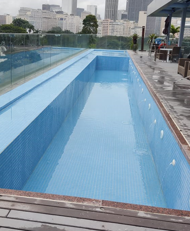 Piscina em cobertura