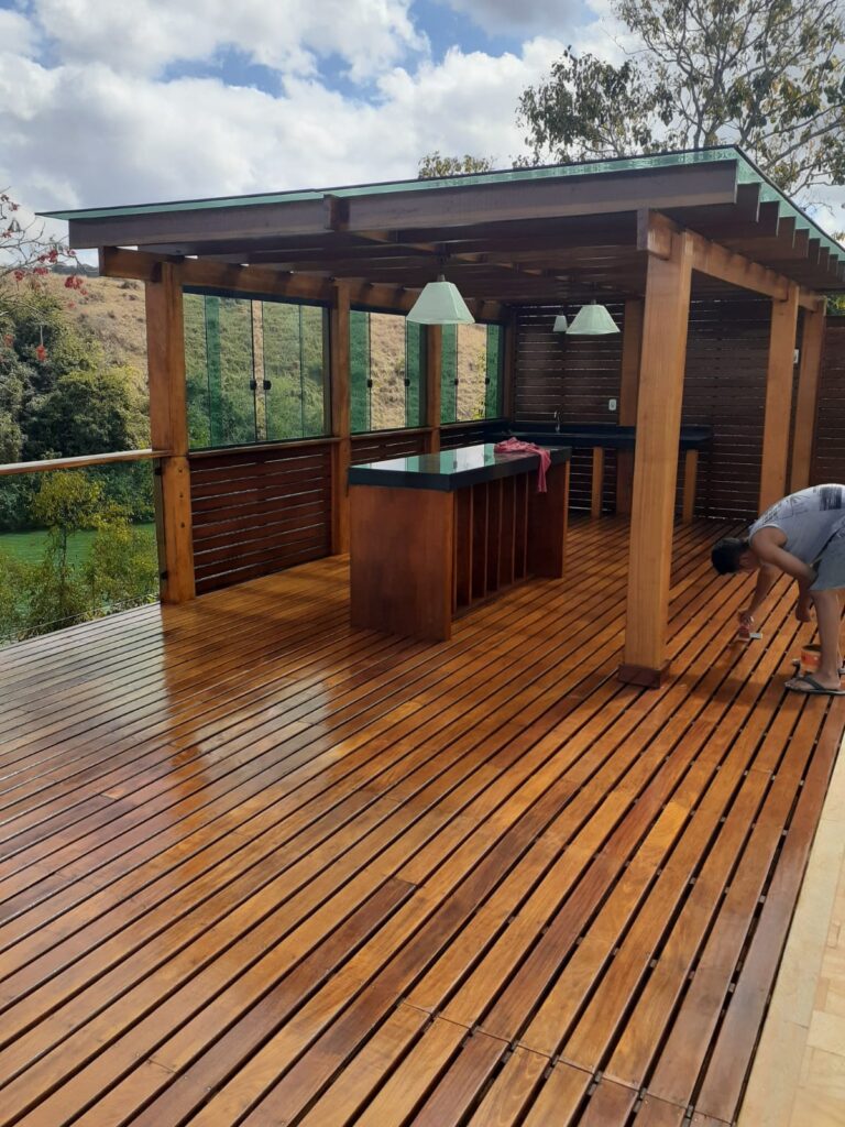 Setor próprio Deck e carpintaria