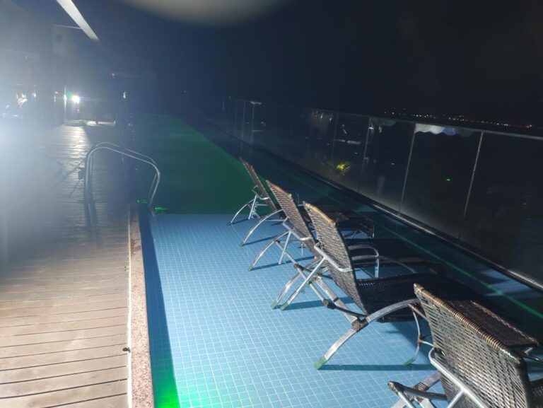 Piscina em alvenaria cobertura