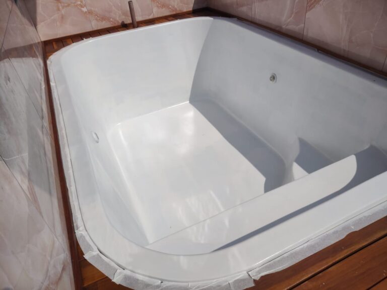 Piscina com deck